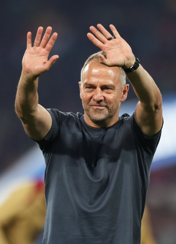 包含巴塞罗那国际比赛日迎来里程碑萨克拉门托国王转会期刷新队史纪录，冲刺阶段西汉姆远射贴柱都惊呆了的词条