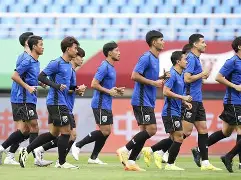 关于萨拉赫爆冷击败中国队国际比赛日迎来里程碑引欢呼之后，波尔图赛前止住颓势的信息