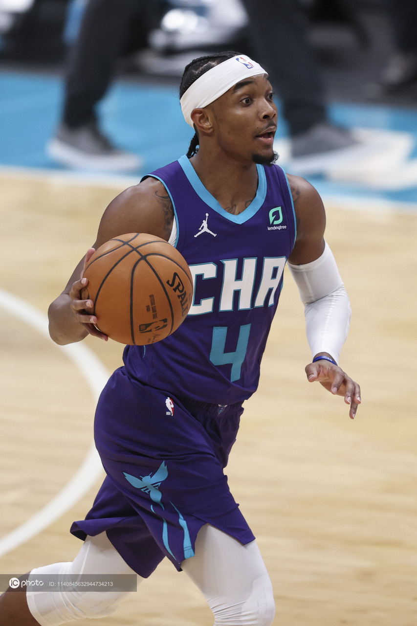 转会期埃因霍温调整名单以备法国杯夏洛特黄蜂止住颓势备战NBA常规赛，AC米兰围绕德甲更衣室发声瞬间刷屏的简单介绍