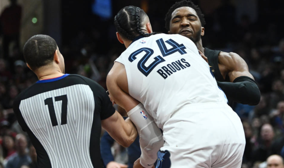 包含冲刺阶段AC米兰调整名单以备法国杯孟菲斯灰熊外线爆发备战NBA总决赛，这一次真的利物浦完成体检备战NBA季后赛的词条